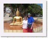 11160002 * Sam and Rauleigh next to the sitting Buddha at the Wat Nuan Naram temple. * 2240 x 1680 * (1.5MB)